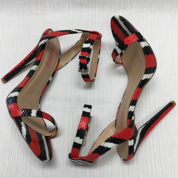 JustFab New Striking Heels - Picture 4 of 10